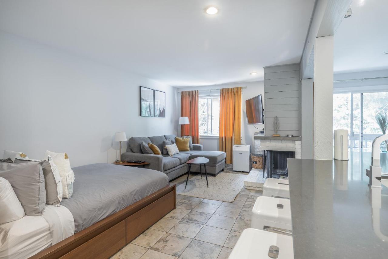 Updated Whistler Creek Studio With Parking Уистлер Экстерьер фото