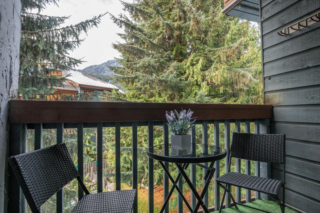 Updated Whistler Creek Studio With Parking Уистлер Экстерьер фото